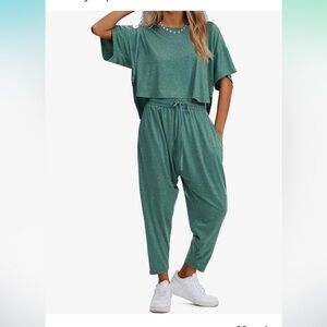 NWT 2 Piece Matching Lounge Set Green